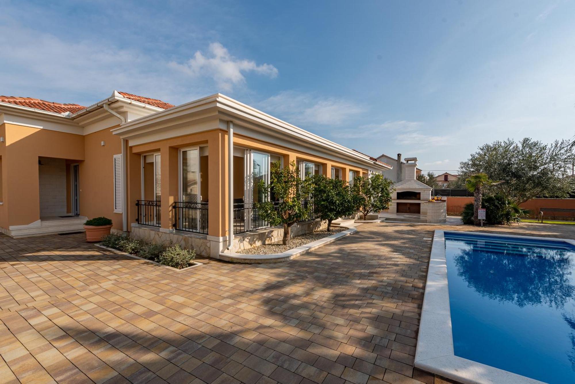 Luxury Agape Palm Tennisplatz Villa